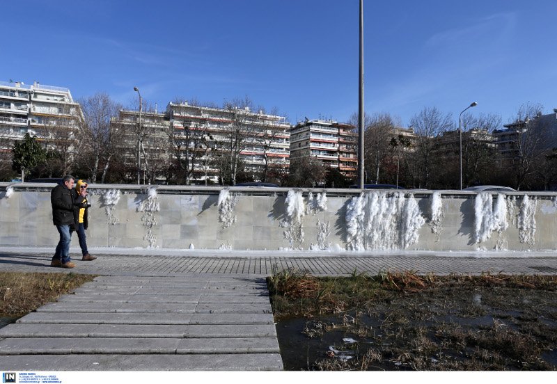 Εντυπωσιακές εικόνες από όλη την Ελλάδα: Πάγωσαν σιντριβάνια, λίμνες, υδραγωγεία! [εικόνες] | iefimerida.gr 3