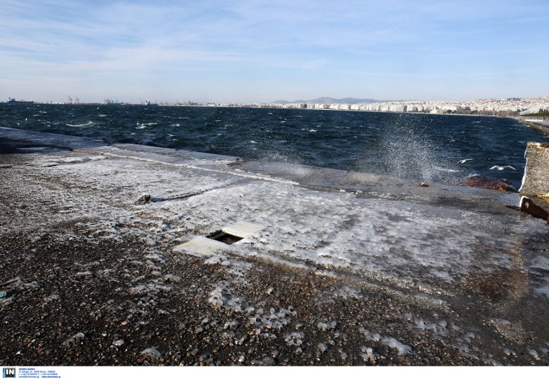 Εντυπωσιακές εικόνες από όλη την Ελλάδα: Πάγωσαν σιντριβάνια, λίμνες, υδραγωγεία! [εικόνες] | iefimerida.gr 4