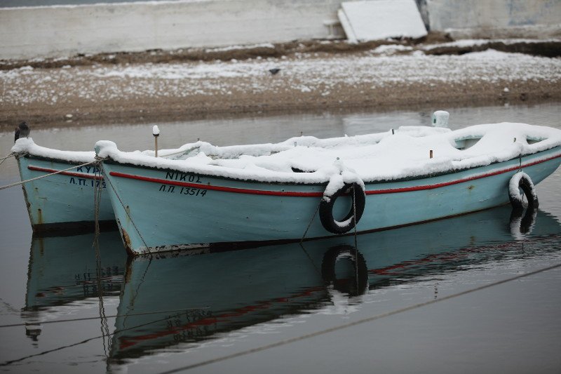 Στο Παλαιό Φάληρο πάγωσαν και οι βάρκες -Χιονισμένο τοπίο η παραλία [εικόνες] | iefimerida.gr 1
