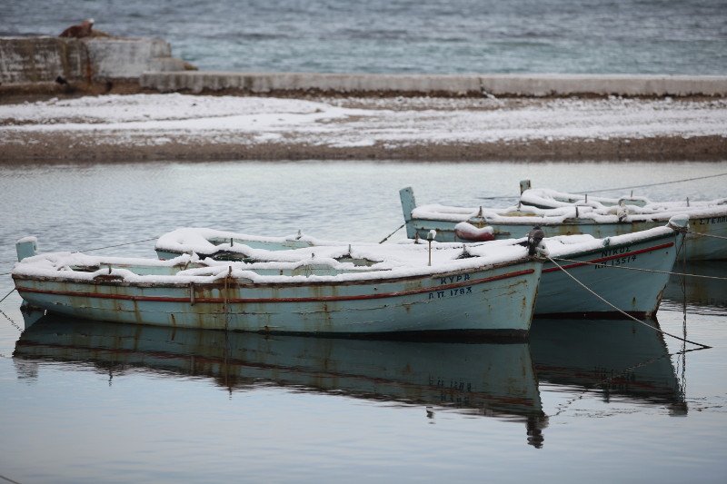 Στο Παλαιό Φάληρο πάγωσαν και οι βάρκες -Χιονισμένο τοπίο η παραλία [εικόνες] | iefimerida.gr 0