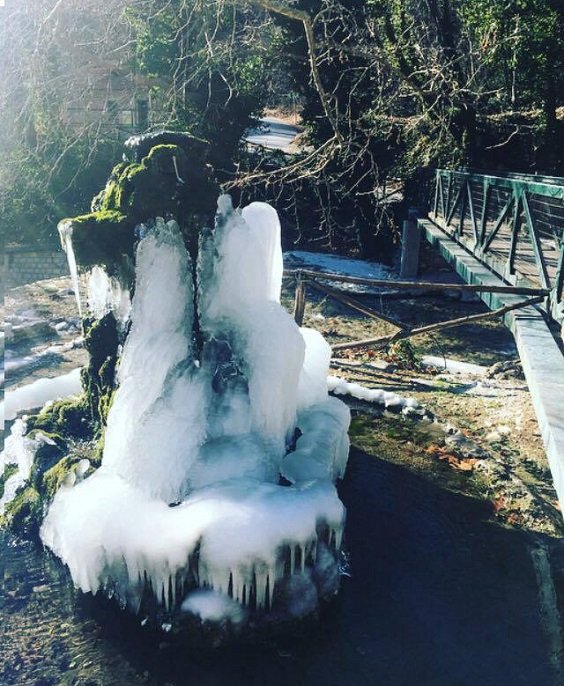 Πάγωσαν όλα στα λουτρά Πόζαρ [εικόνες] | iefimerida.gr 0
