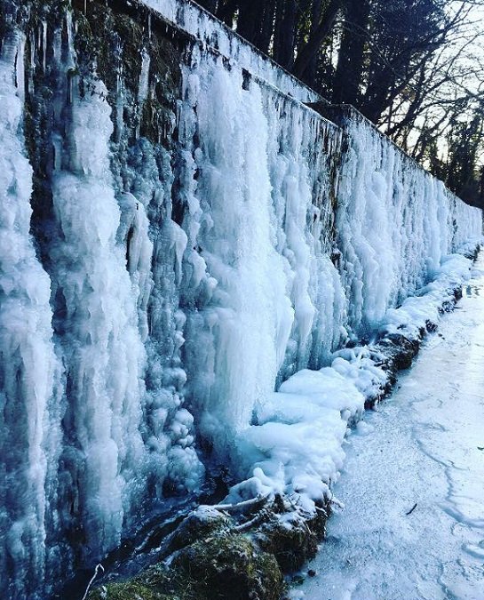 Πάγωσαν όλα στα λουτρά Πόζαρ [εικόνες] | iefimerida.gr 1