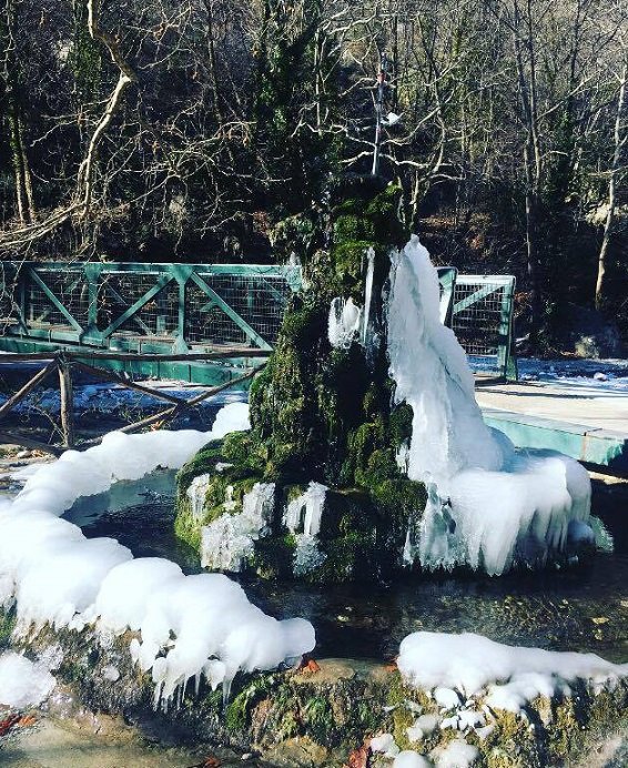 Πάγωσαν όλα στα λουτρά Πόζαρ [εικόνες] | iefimerida.gr 2