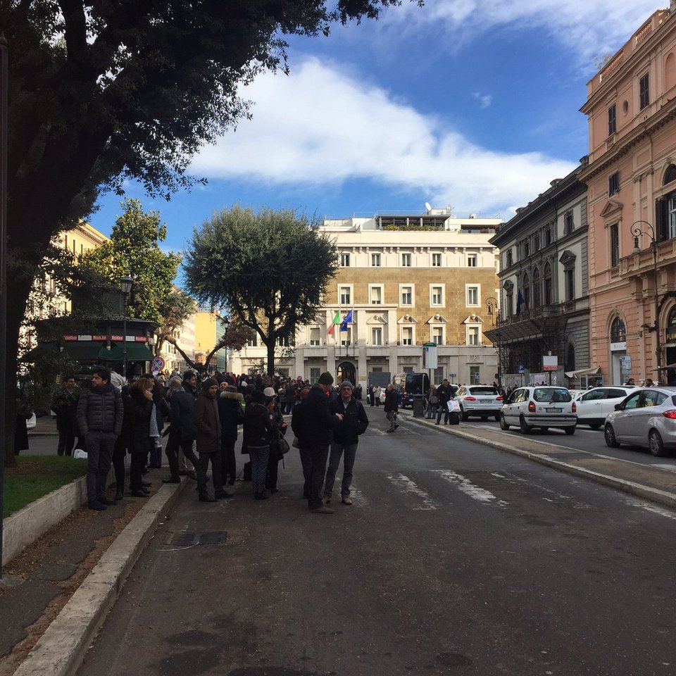 Τρέμει η Ιταλία: Τέσσερις απανωτοί σεισμοί, 5,6 ο μεγαλύτερος, εκκενώνεται το μετρό της Ρώμης [εικόνες] | iefimerida.gr 3