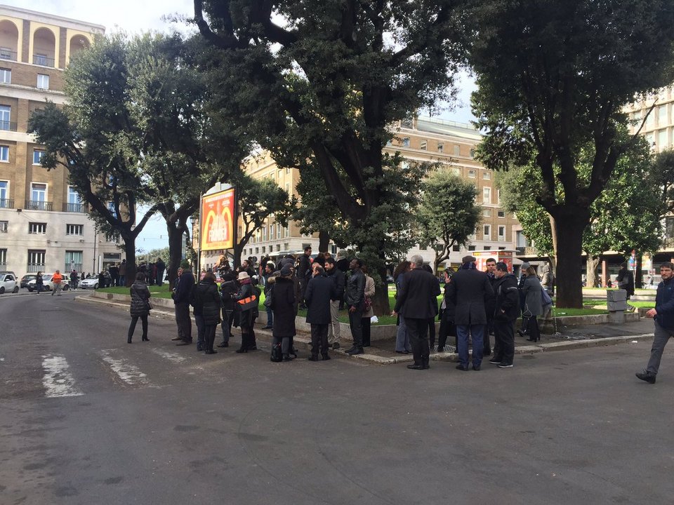 Τρέμει η Ιταλία: Τέσσερις απανωτοί σεισμοί, 5,6 ο μεγαλύτερος, εκκενώνεται το μετρό της Ρώμης [εικόνες] | iefimerida.gr 2