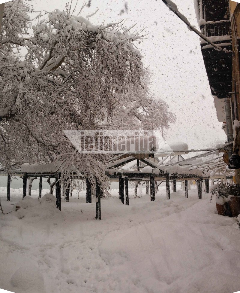 Σιβηρικό τοπίο η Σκόπελος -Πρωτοφανείς εικόνες, το νησί «θάφτηκε» κάτω από μέτρα χιονιού [εικόνες] | iefimerida.gr 11