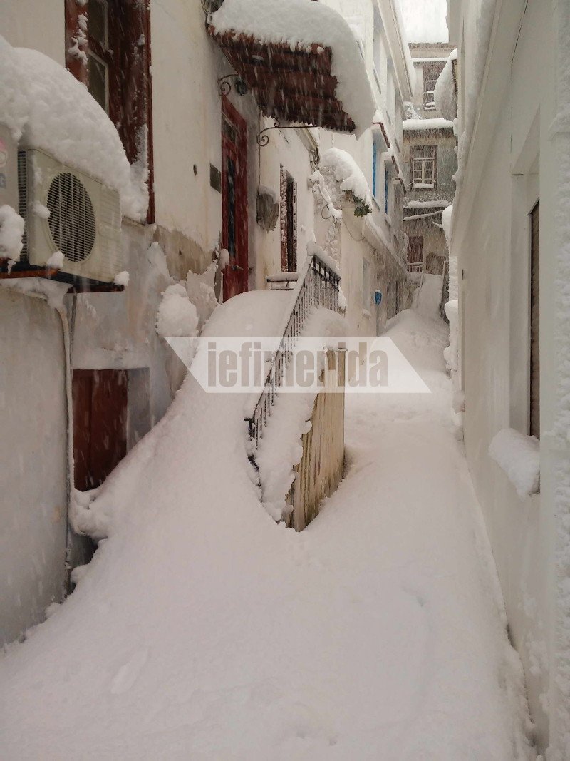 Σιβηρικό τοπίο η Σκόπελος -Πρωτοφανείς εικόνες, το νησί «θάφτηκε» κάτω από μέτρα χιονιού [εικόνες] | iefimerida.gr 1