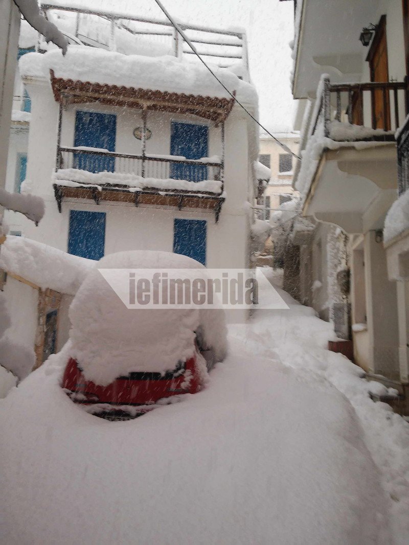 Σιβηρικό τοπίο η Σκόπελος -Πρωτοφανείς εικόνες, το νησί «θάφτηκε» κάτω από μέτρα χιονιού [εικόνες] | iefimerida.gr 5