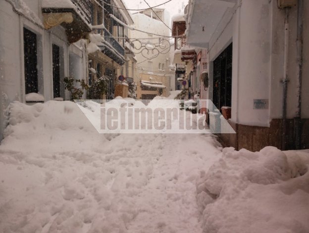 Η Σκόπελος θαμμένη στο χιόνι, μέσα από τις φωτογραφίες των κατοίκων της [εικόνες]  | iefimerida.gr 1