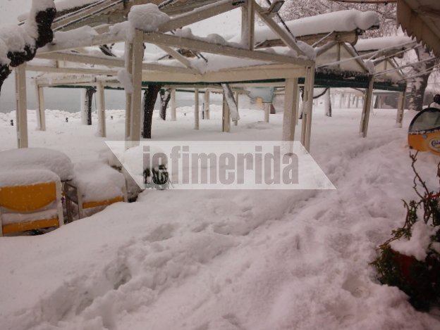 Η Σκόπελος θαμμένη στο χιόνι, μέσα από τις φωτογραφίες των κατοίκων της [εικόνες]  | iefimerida.gr 2