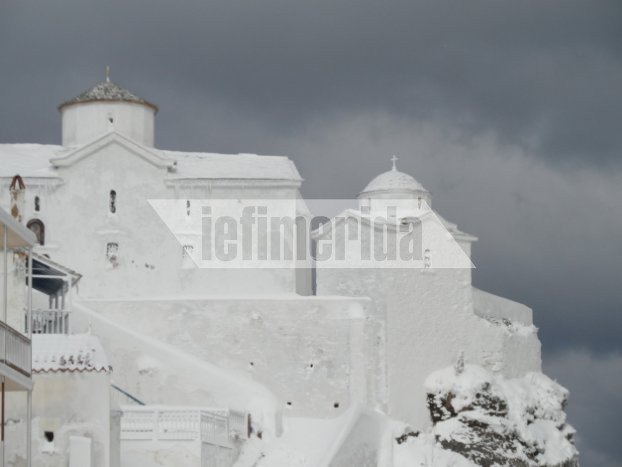 Η Σκόπελος θαμμένη στο χιόνι, μέσα από τις φωτογραφίες των κατοίκων της [εικόνες]  | iefimerida.gr 4