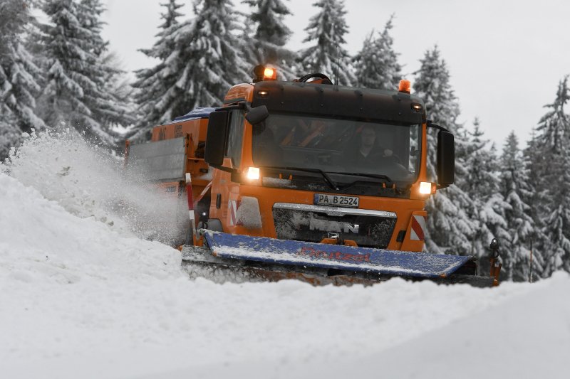 Σε λευκό κλοιό η δυτική Ευρώπη -Χάος στις συγκοινωνίες, εκατοντάδες χιλιάδες νοικοκυριά χωρίς ρεύμα [εικόνες]  | iefimerida.gr 4