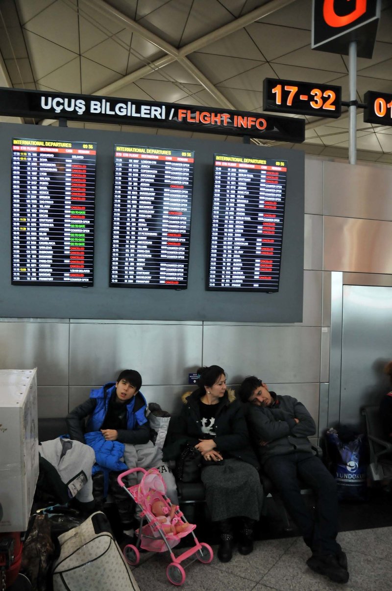 Σε κλοιό χιονιά παραμένει η Τουρκία -Χάος στις συγκοινωνίες στην Κωνσταντινούπολη [εικόνες]  | iefimerida.gr 1