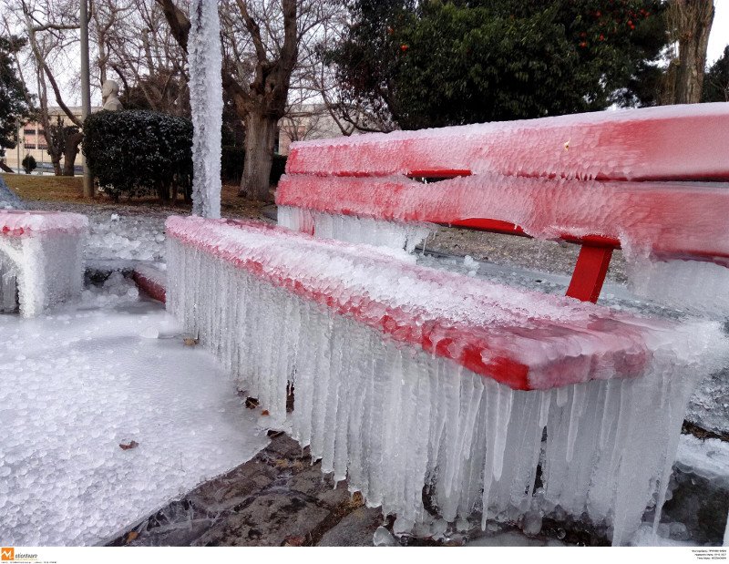 Εντυπωσιακές εικόνες από όλη την Ελλάδα: Πάγωσαν σιντριβάνια, λίμνες, υδραγωγεία! [εικόνες] | iefimerida.gr 32