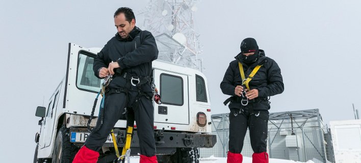 Cosmote: Εναερίτες και αναρριχητές παντός καιρού- Μάχη με τα χιόνια για το σήμα στα κινητά [εικόνες & βίντεο] | iefimerida.gr 1