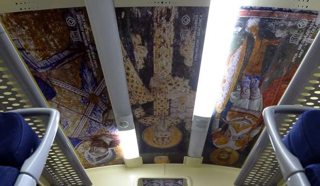 Tρένο, γεμάτο εικόνες Αγίων και σερβικά συνθήματα, λίγο έλειψε να προκαλέσει πόλεμο με το Κόσοβο [εικόνες] | iefimerida.gr 3