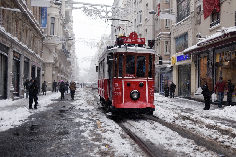Σε κλοιό χιονιά παραμένει η Τουρκία -Χάος στις συγκοινωνίες στην Κωνσταντινούπολη [εικόνες]  | iefimerida.gr 4