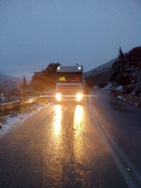 Ο χιονιάς χτύπησε και την Κέρκυρα: Αποκλείστηκαν χωριά, έκλεισαν δρόμοι [εικόνες] | iefimerida.gr 3