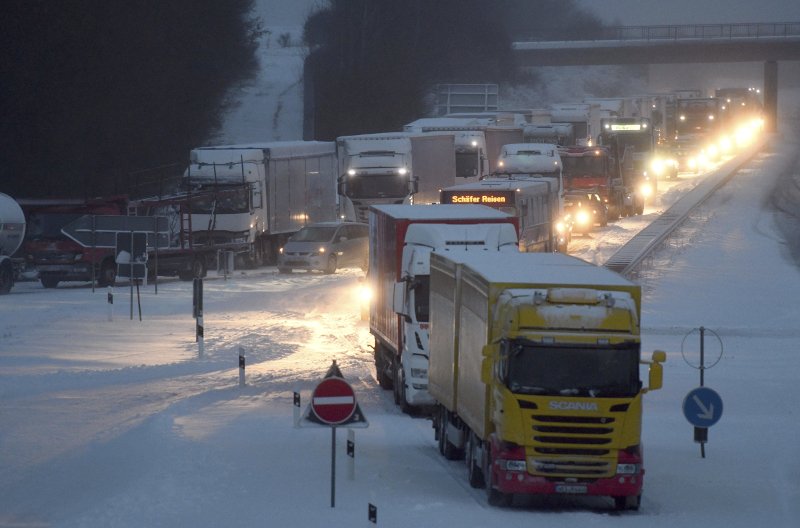 Σε λευκό κλοιό η δυτική Ευρώπη -Χάος στις συγκοινωνίες, εκατοντάδες χιλιάδες νοικοκυριά χωρίς ρεύμα [εικόνες]  | iefimerida.gr 0