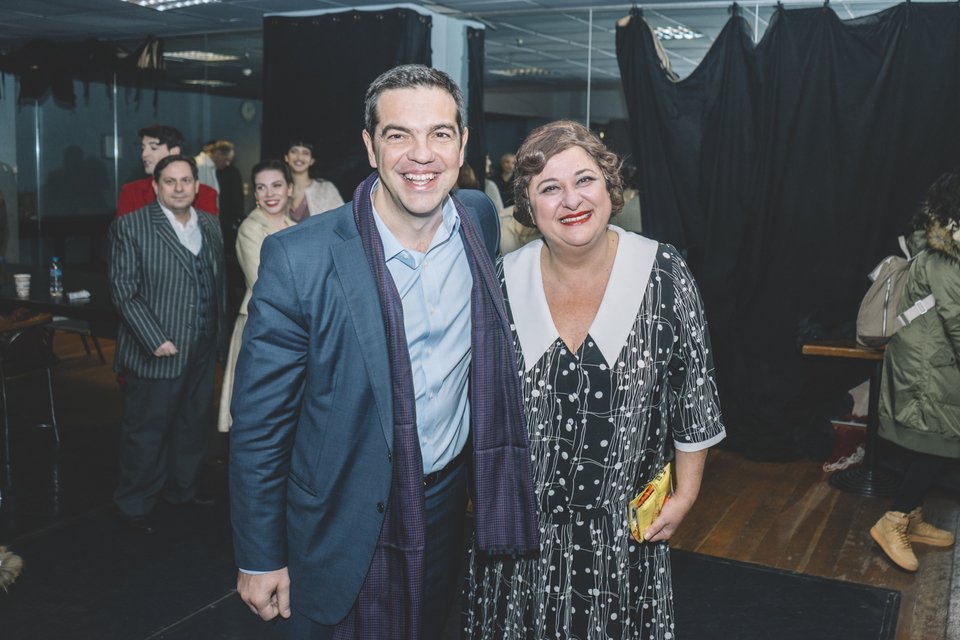 Τσίπρας-Περιστέρα πήγαν θέατρο στη Θεσσαλονίκη -Στο «Τρίτο Στεφάνι» [εικόνες] | iefimerida.gr 2