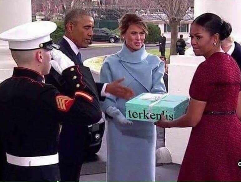 Το χιουμοριστικό... δώρο της Μελάνια στην Μισέλ Ομπάμα με άρωμα Θεσσαλονίκης [εικόνα] | iefimerida.gr 0