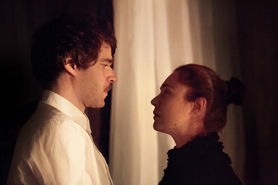 «Το στρίψιμο της βίδας»: Μια παραίσθηση επί σκηνής [εικόνες & τρέιλερ]  | iefimerida.gr 1