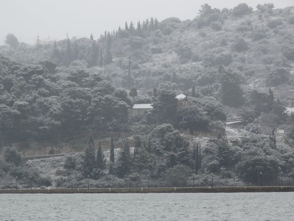 Στα λευκά ντύθηκε η Κεφαλονιά -Μετά από 30 χρόνια! [εικόνες] | iefimerida.gr 23