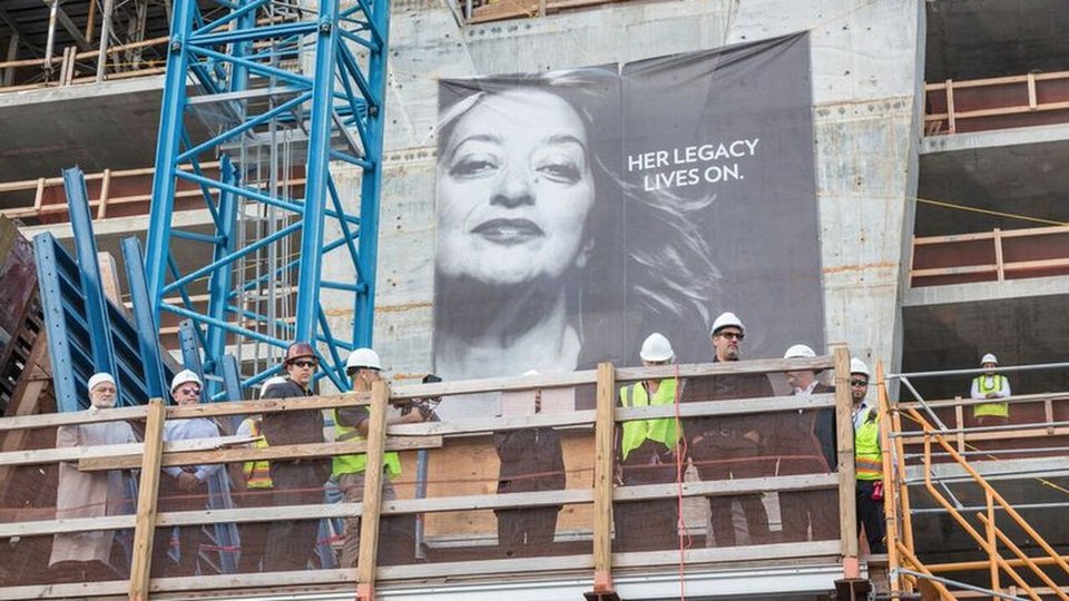 Η Ζάχα Χαντίντ, ιέρεια της αρχιτεκτονικής, άφησε περιουσία 67 εκατομμύρια λίρες [εικόνες] | iefimerida.gr 4