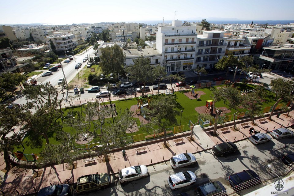 Η Γλυφάδα ομορφαίνει: Η πλατεία Ξενοφώντος απέκτησε μία υπερσύγχρονη παιδική χαρά | iefimerida.gr 4