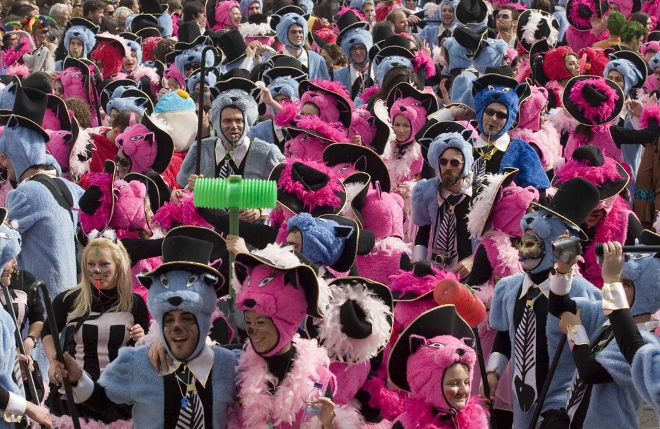 Καρναβαλικά έθιμα στη βόρεια Ελλάδα: Γενίτσαροι, Μπούλες και κουδουνοφόροι [εικόνες]  | iefimerida.gr 6