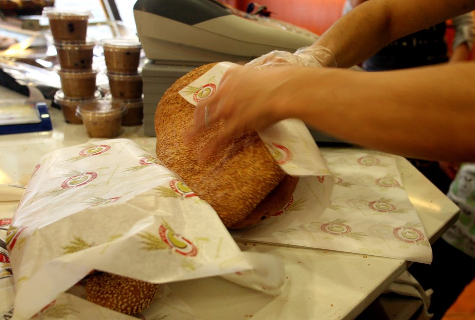 700 λαγάνες η μέση κατανάλωση σε κάθε φούρνο -Από την Αίγυπτο ξεκινά η ιστορία της | iefimerida.gr 1