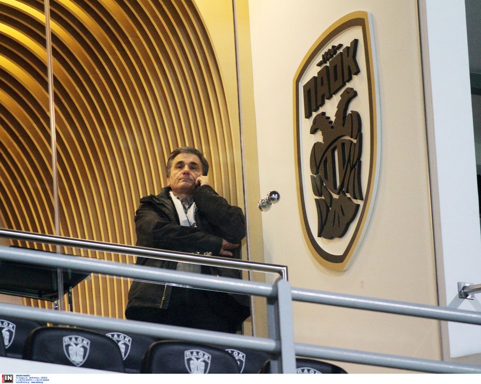 Ο Τσακαλώτος είδε ΠΑΟΚ με τον Ιβάν Σαββίδη από τη σουίτα του στην Τούμπα [εικόνες] | iefimerida.gr 9