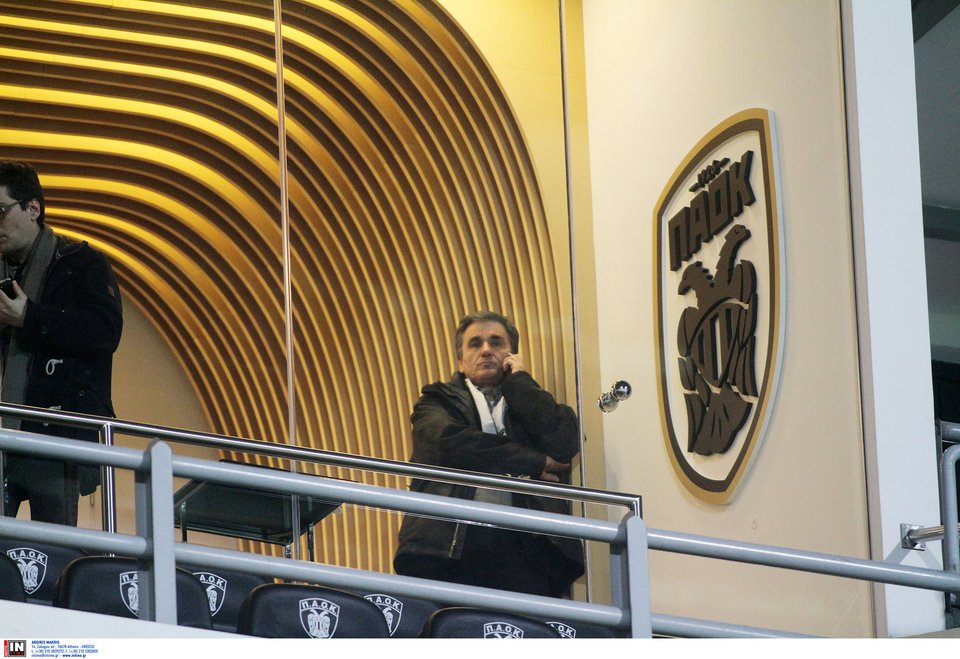 Ο Τσακαλώτος είδε ΠΑΟΚ με τον Ιβάν Σαββίδη από τη σουίτα του στην Τούμπα [εικόνες] | iefimerida.gr 8