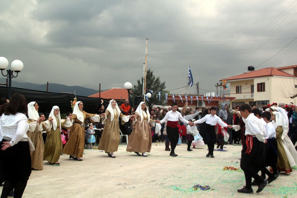 Αρχισαν τα νταούλια και τα τσάμικα στον Βλάχικο Γάμο στη Θήβα [εικόνες & βίντεο]  | iefimerida.gr 2