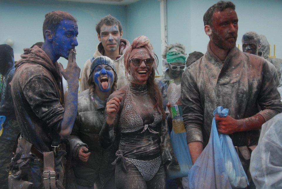 Αλευρομουτζουρώματα στο Γαλαξίδι -Εθιμο του 1800 [εικόνες]  | iefimerida.gr 1