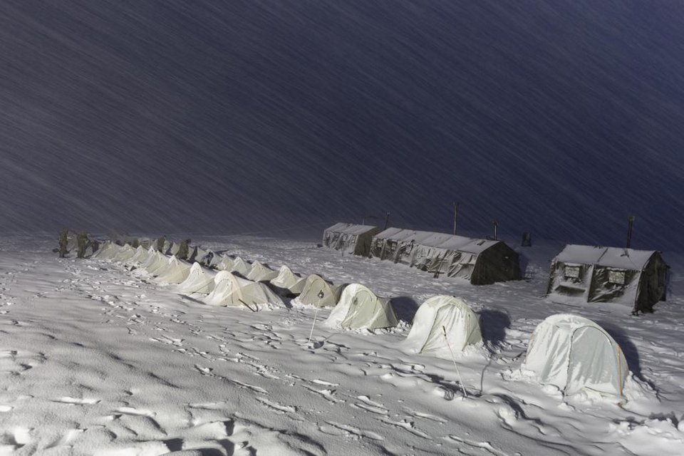 Δείτε πώς εκπαιδεύονται οι καταδρομείς στα χιόνια [εικόνες] | iefimerida.gr 1