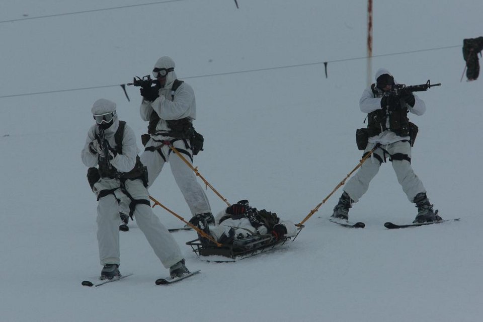 Δείτε πώς εκπαιδεύονται οι καταδρομείς στα χιόνια [εικόνες] | iefimerida.gr 2