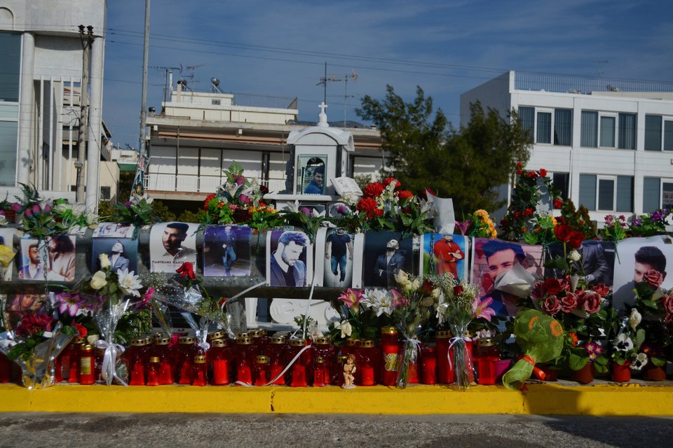 Συγκίνηση και δάκρυα στο τρισάγιο για τον ένα χρόνο από τον θάνατο του Παντελή Παντελίδη [εικόνες] | iefimerida.gr 2
