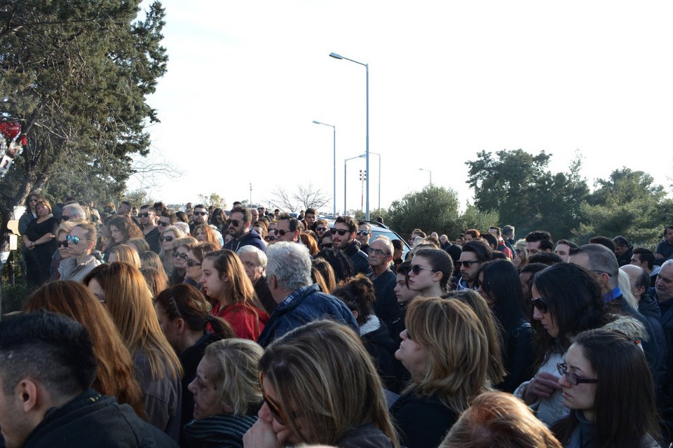 Συγκίνηση και δάκρυα στο τρισάγιο για τον ένα χρόνο από τον θάνατο του Παντελή Παντελίδη [εικόνες] | iefimerida.gr 9