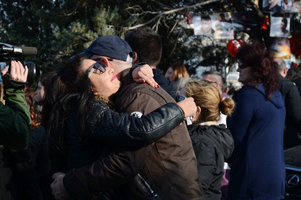 Συγκίνηση και δάκρυα στο τρισάγιο για τον ένα χρόνο από τον θάνατο του Παντελή Παντελίδη [εικόνες] | iefimerida.gr 10
