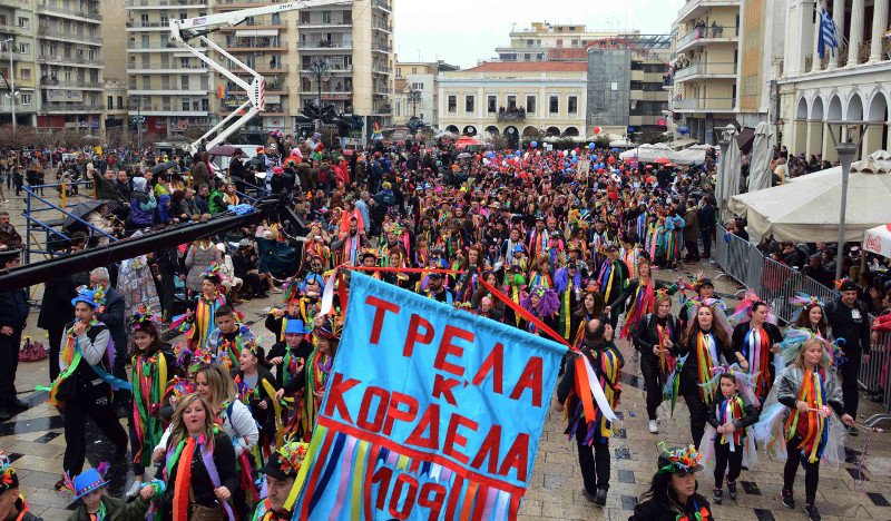 30.000 καρναβαλιστές παρέλασαν υπό βροχή στην Πάτρα! [εικόνες & βίντεο] | iefimerida.gr 2