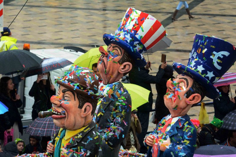 30.000 καρναβαλιστές παρέλασαν υπό βροχή στην Πάτρα! [εικόνες & βίντεο] | iefimerida.gr 1