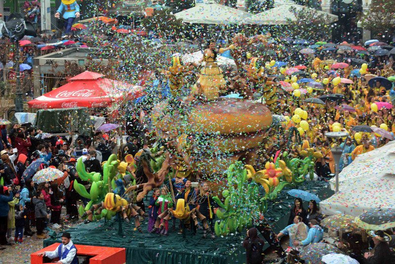 30.000 καρναβαλιστές παρέλασαν υπό βροχή στην Πάτρα! [εικόνες & βίντεο] | iefimerida.gr 0