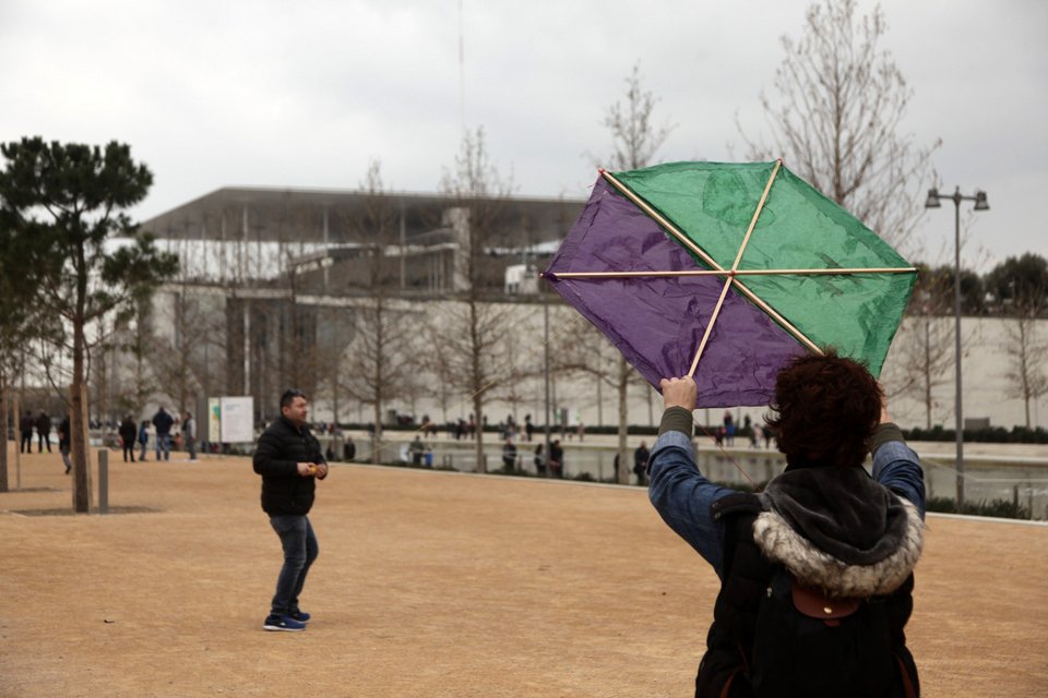 Κούλουμα με ταπεράκια και κλαρίνα στο (δημόσιο) Κέντρο Πολιτισμού Σταύρος Νιάρχος [εικόνες]  | iefimerida.gr 2