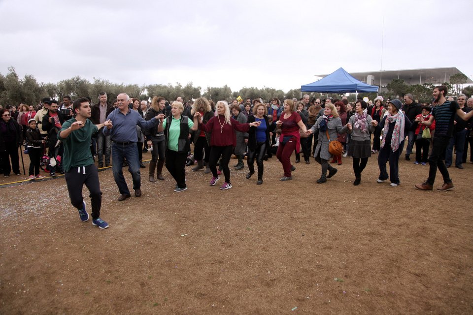 Κούλουμα με ταπεράκια και κλαρίνα στο (δημόσιο) Κέντρο Πολιτισμού Σταύρος Νιάρχος [εικόνες]  | iefimerida.gr 6
