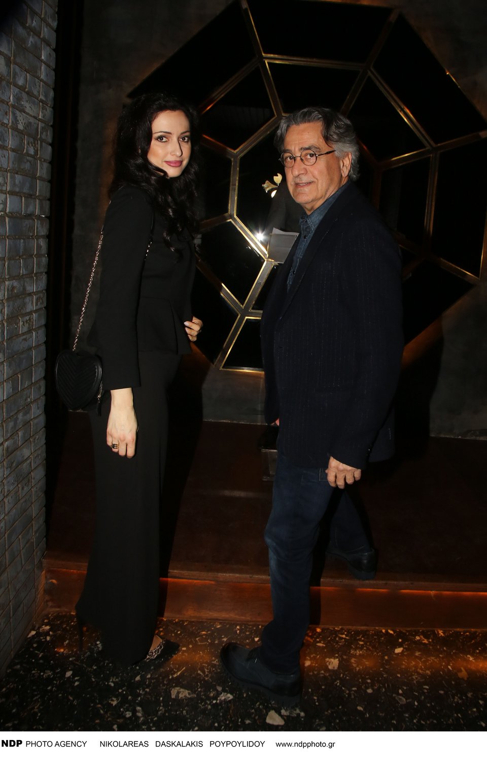 Ο Νίκος Γαλανός με τη σύντροφό του σε βραδινή έξοδο – 30 χρόνια νεότερή του και κούκλα [εικόνες] | iefimerida.gr 0