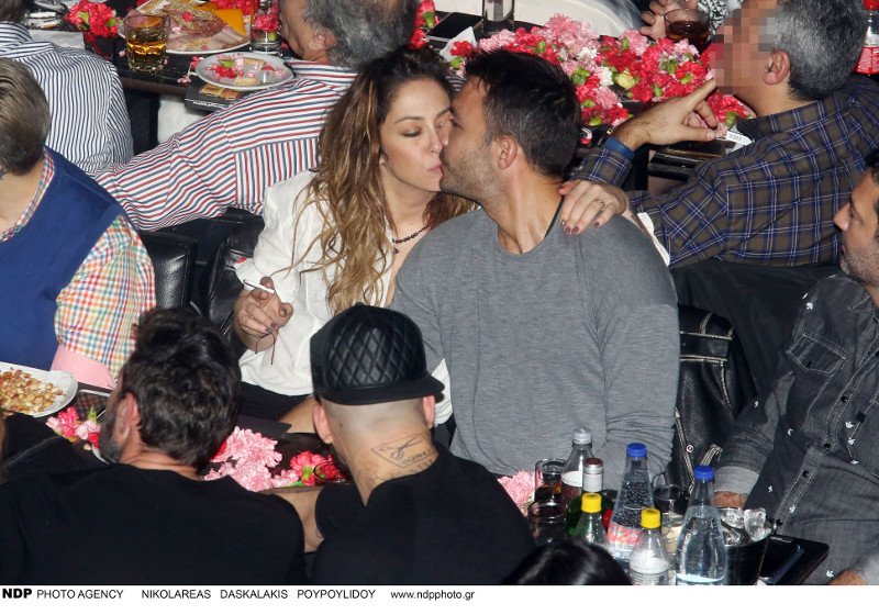 Το φιλί στο στόμα της Ελένης Βιτάλη με την Μελίνα Ασλανίδου on stage [εικόνες] | iefimerida.gr 1