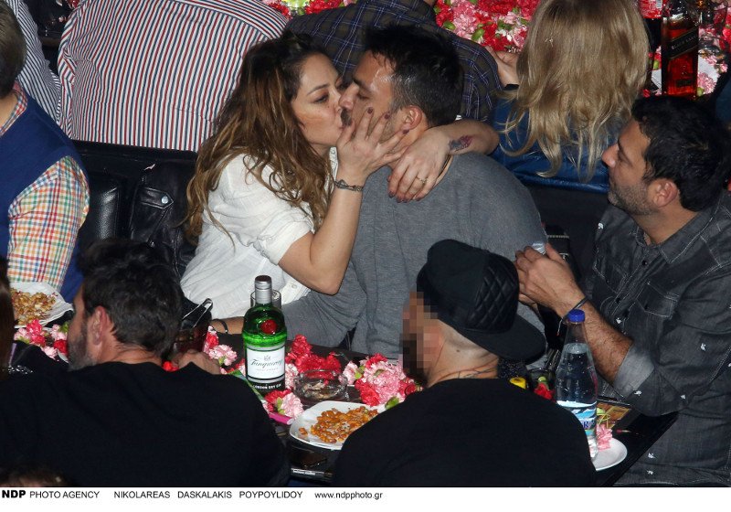 Το φιλί στο στόμα της Ελένης Βιτάλη με την Μελίνα Ασλανίδου on stage [εικόνες] | iefimerida.gr 3