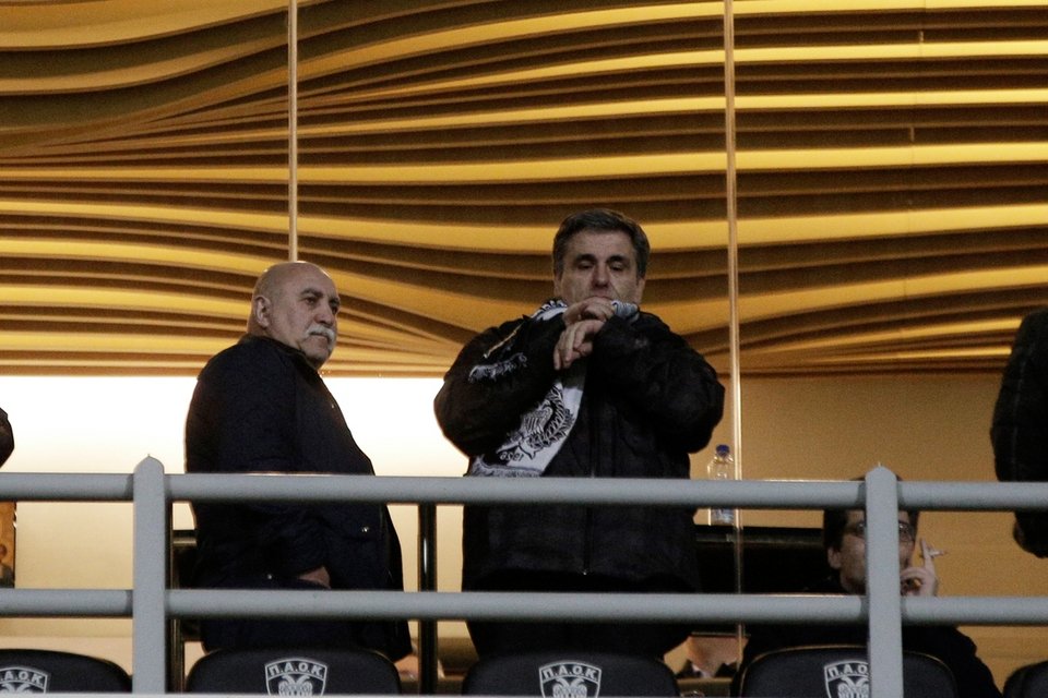 Ο Τσακαλώτος είδε ΠΑΟΚ με τον Ιβάν Σαββίδη από τη σουίτα του στην Τούμπα [εικόνες] | iefimerida.gr 2