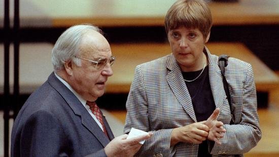 Γερμανία: O γιος του Χέλμουτ Κολ κατηγορεί τη Μέρκελ για τον θάνατο της μητέρας του | iefimerida.gr 2